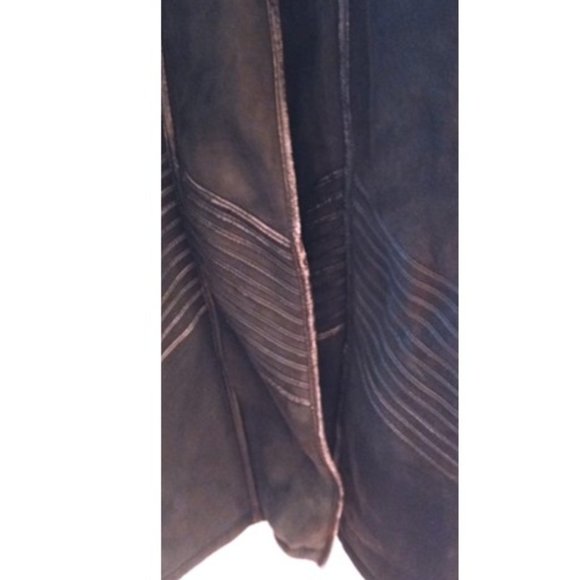 DARK GREEN LUXURY GENUINE SHEARLING COAT WITH LEATHER STRIP. - Picture 4 of 10